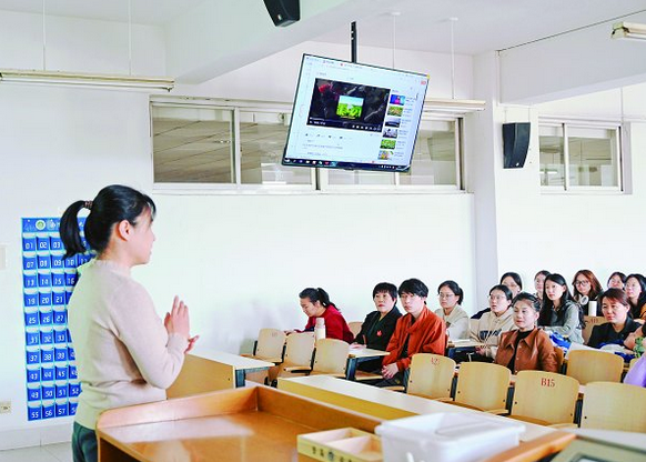 59名学生家长走进山东农业大学，与孩子共学习、同成长———一场别开生面的“家长会”